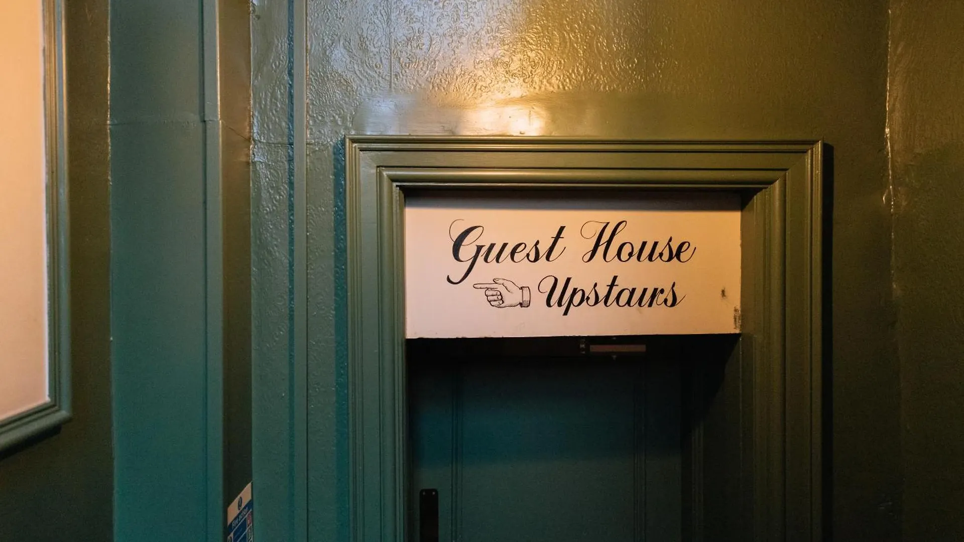 The Crown Pub & Guesthouse Λονδίνο Πανσιόν
