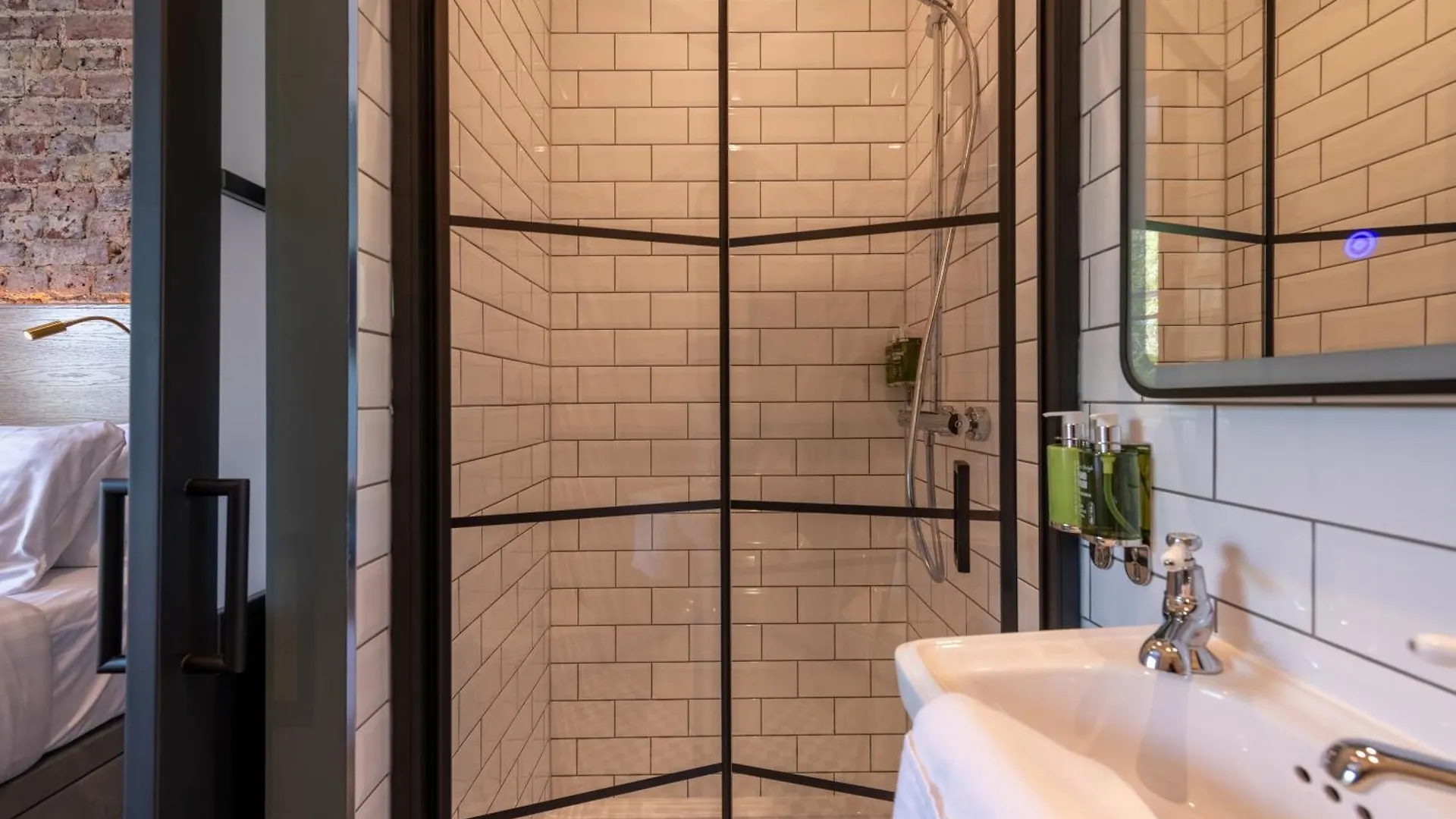 The Crown Pub & Guesthouse London 4*,