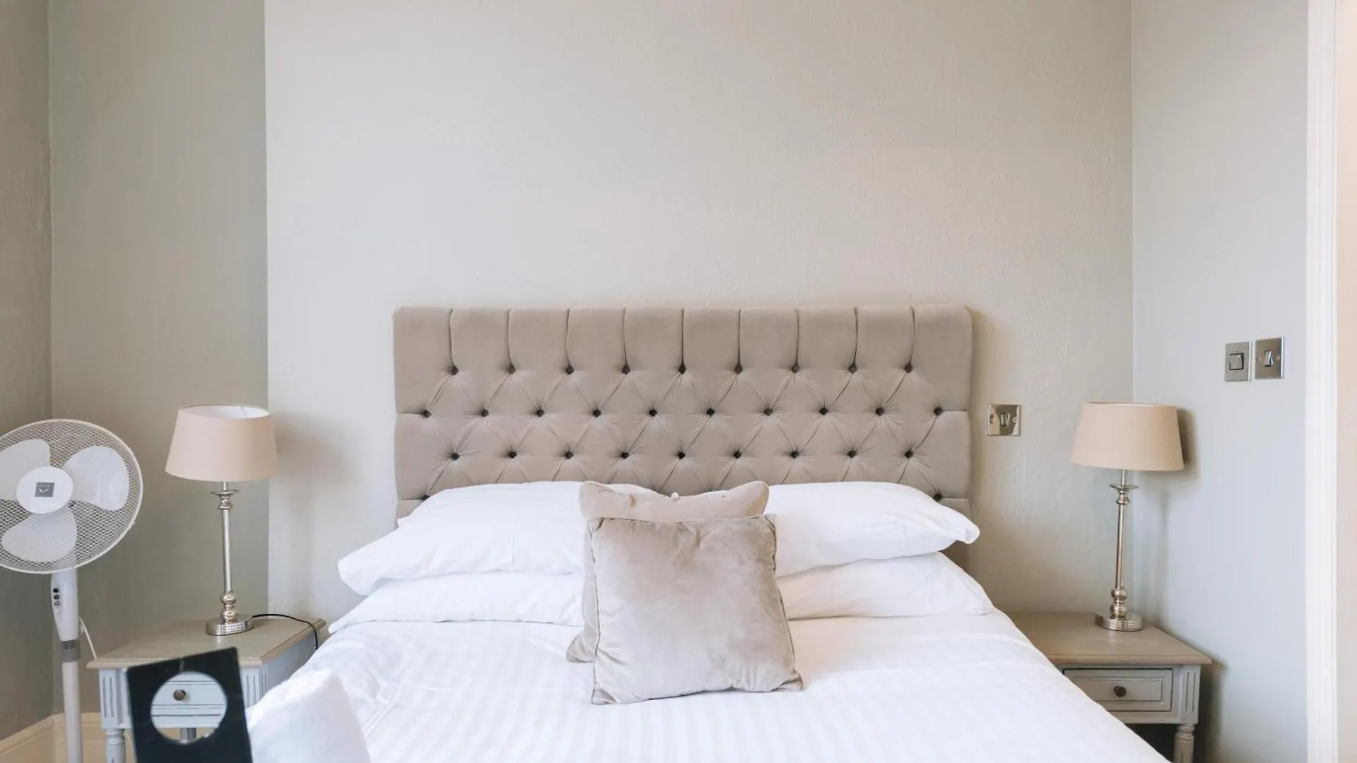 The Crown Pub & Guesthouse Лондон Гостевой дом