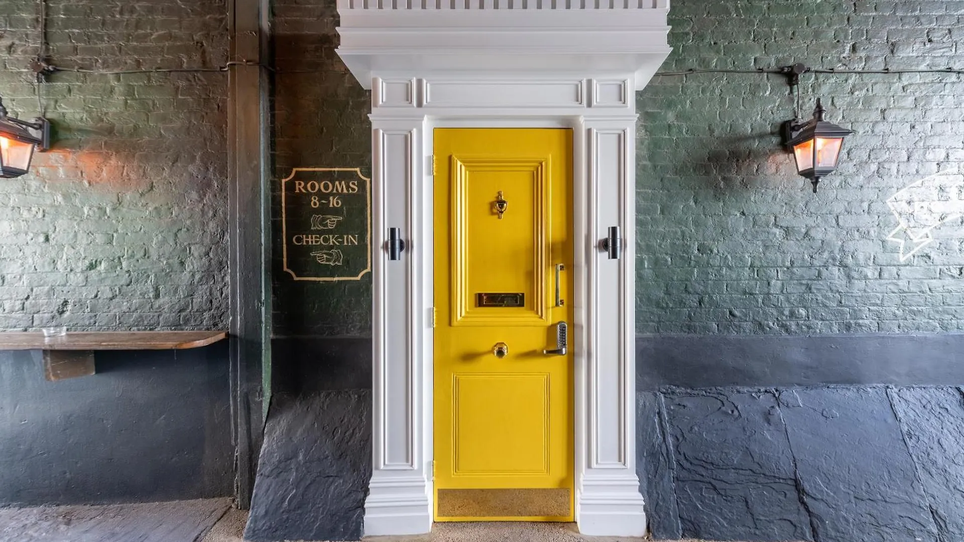 Гостевой дом The Crown Pub & Guesthouse Лондон