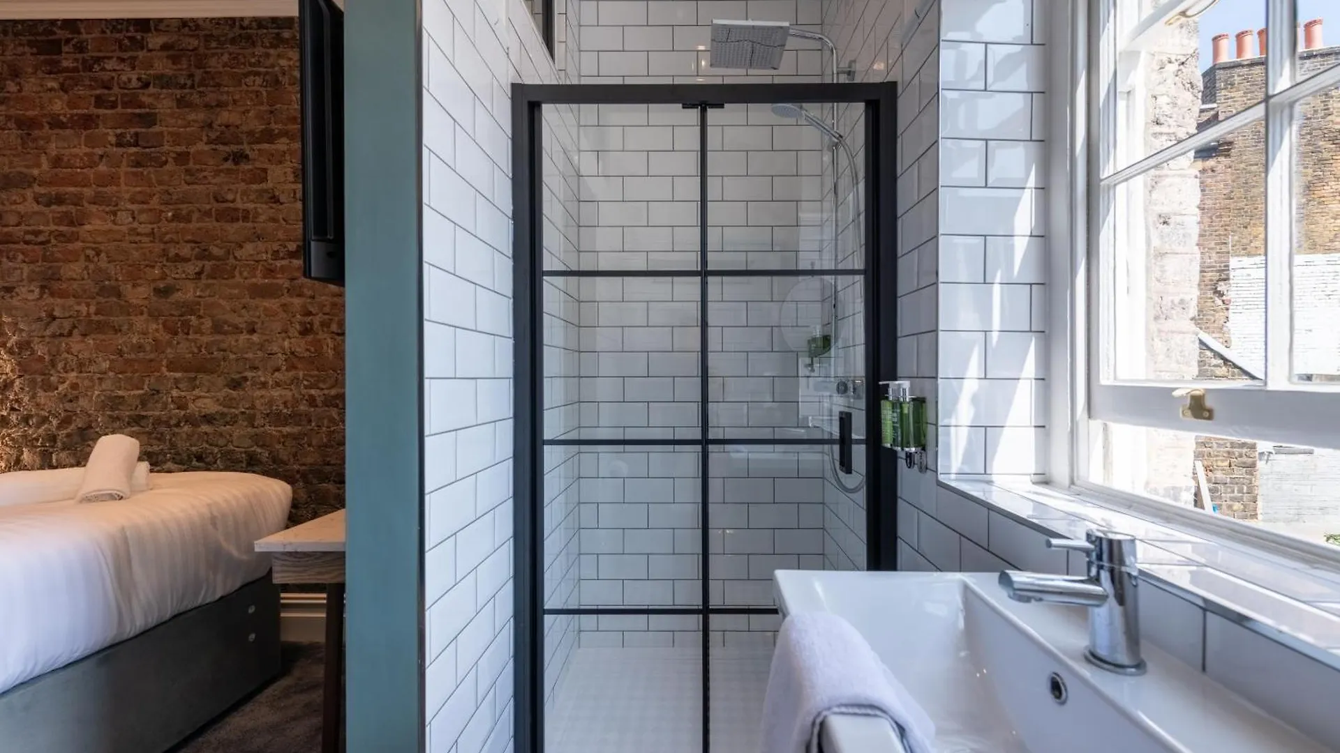Гостевой дом The Crown Pub & Guesthouse Лондон