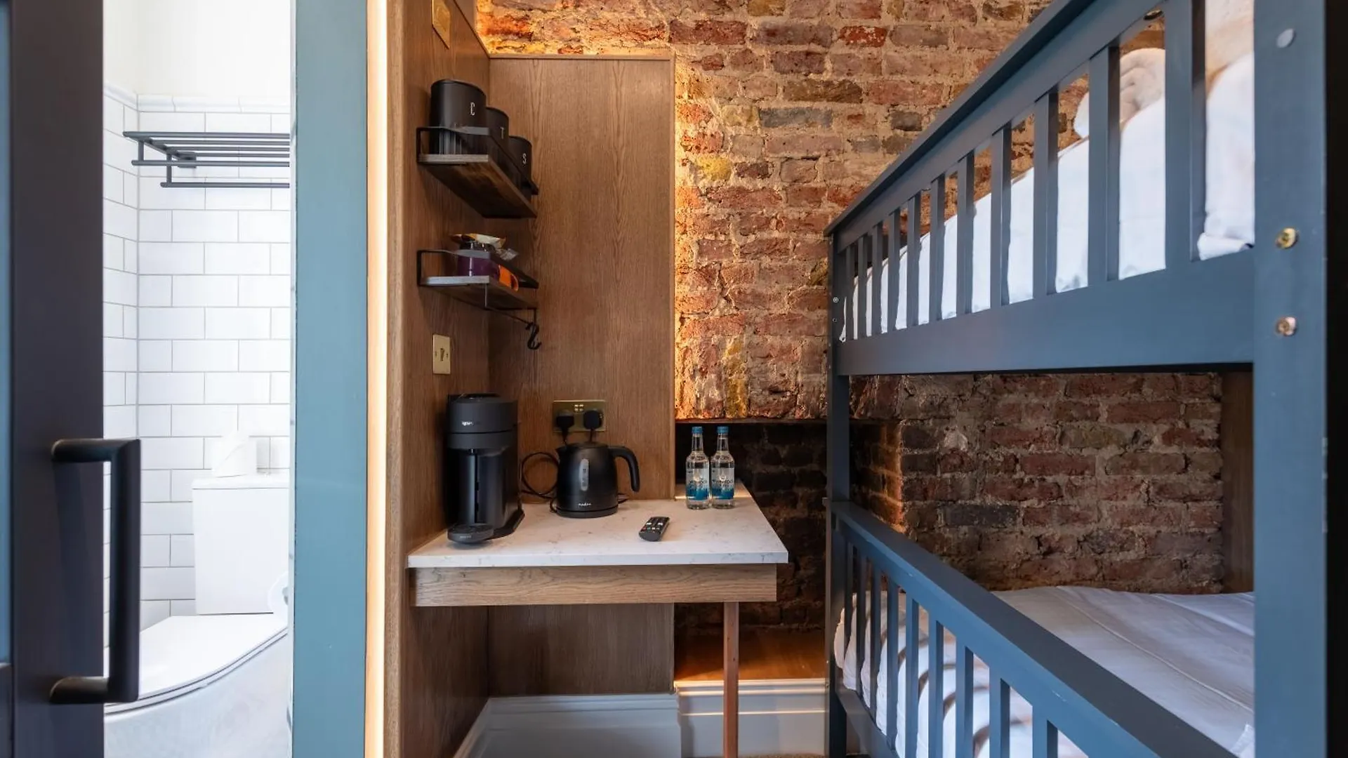 The Crown Pub & Guesthouse London 4*,