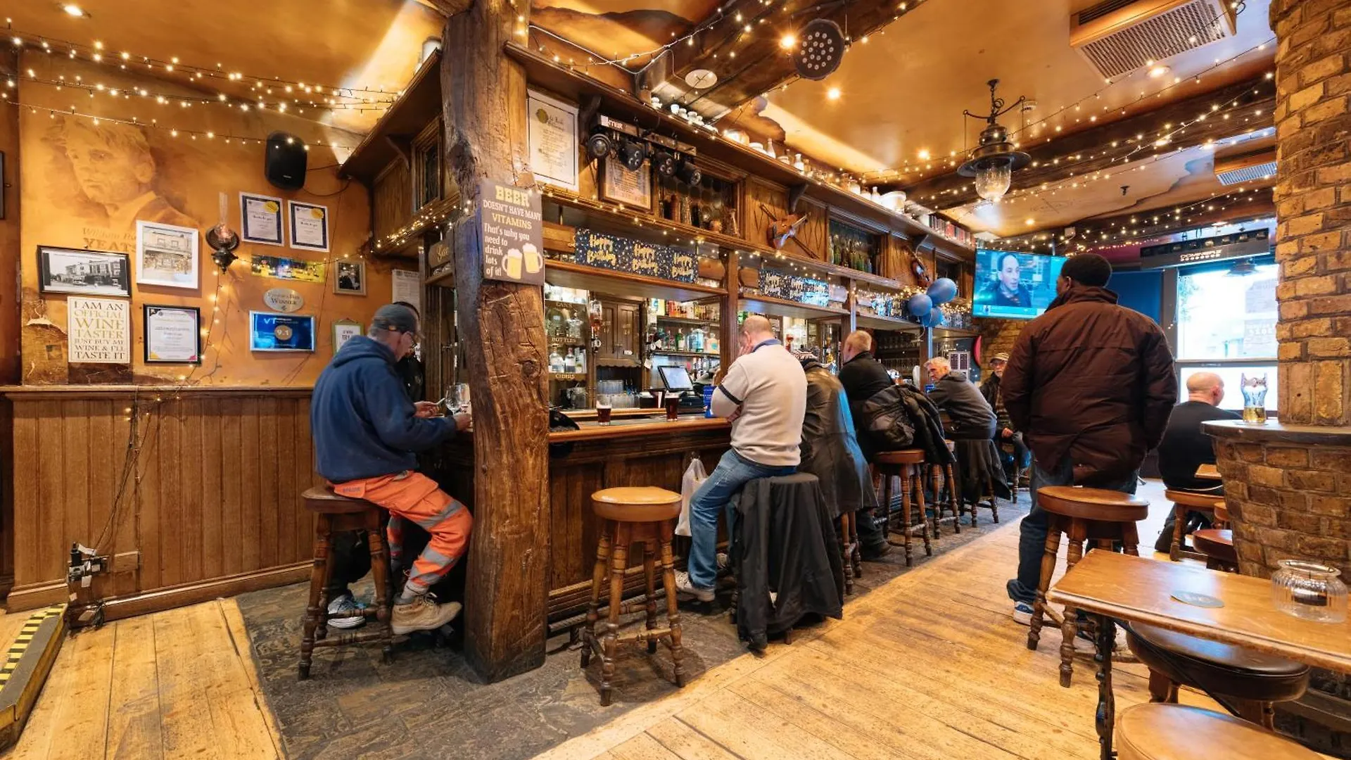 The Crown Pub & Guesthouse لندن بيت ضيافة