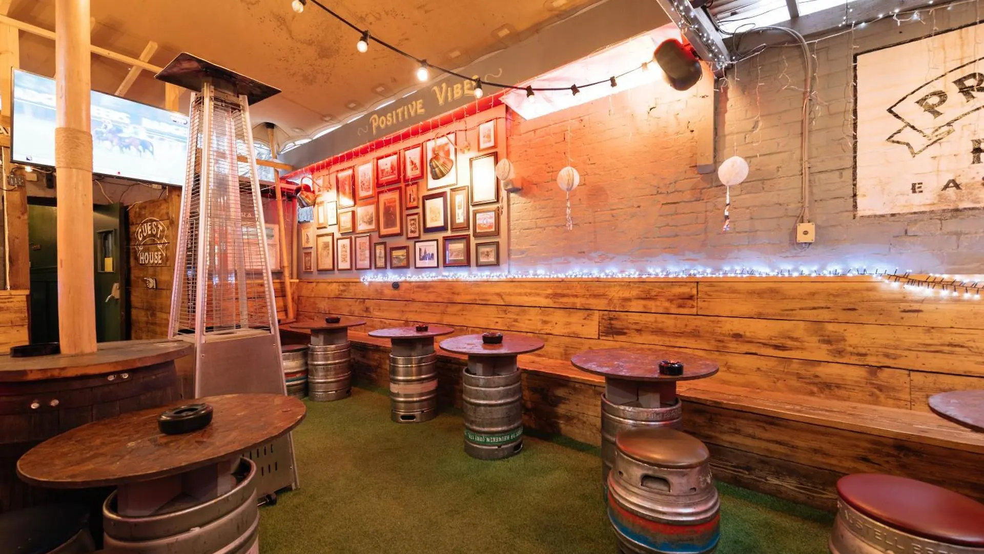 بيت ضيافة The Crown Pub & Guesthouse لندن