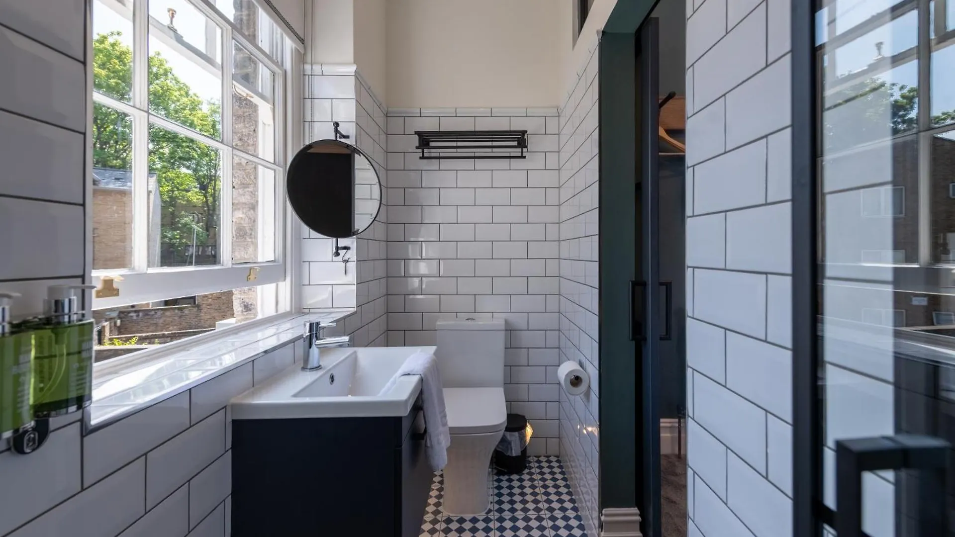 بيت ضيافة The Crown Pub & Guesthouse لندن